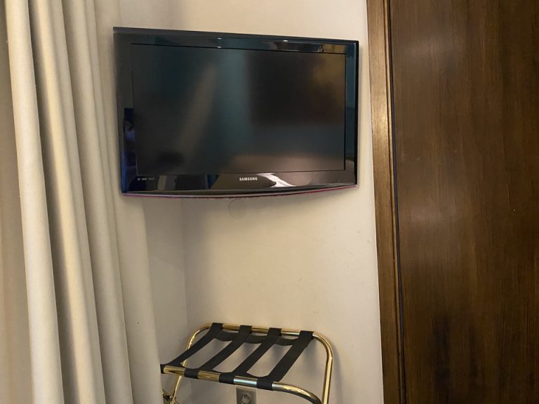 ベッド方向からTV1