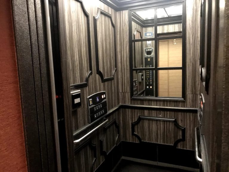 エレベーター内観_2