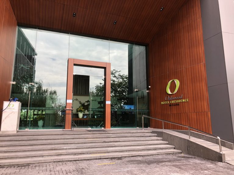 エントランス外観(1)