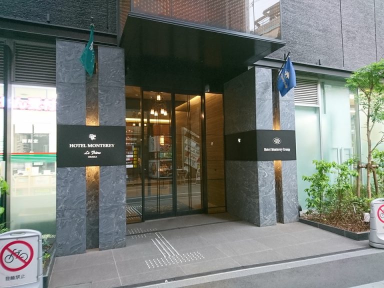 エントランス外観(1)