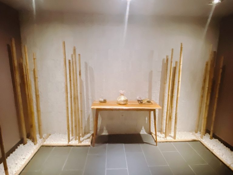 スパ入り口