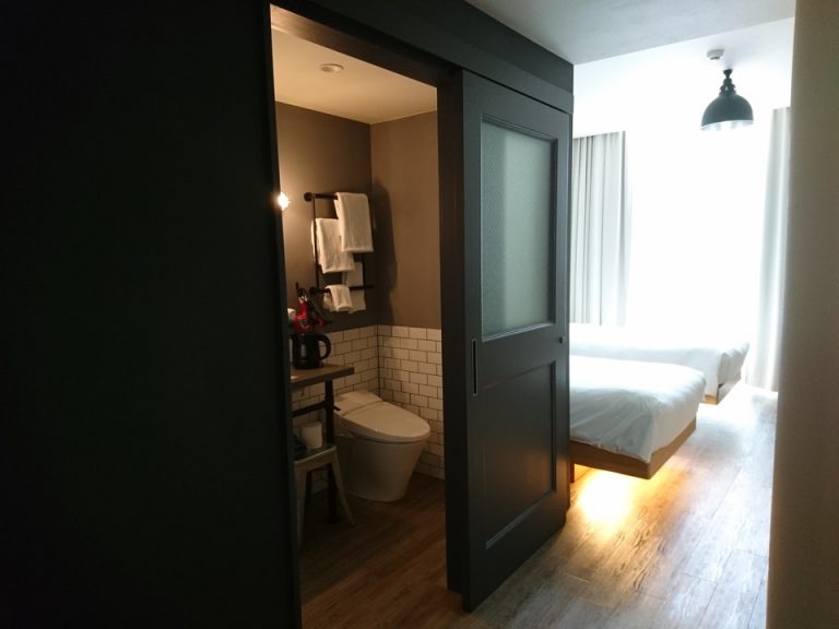 客室全体窓際方向