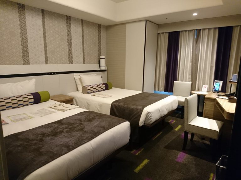 客室全体(窓際方向)