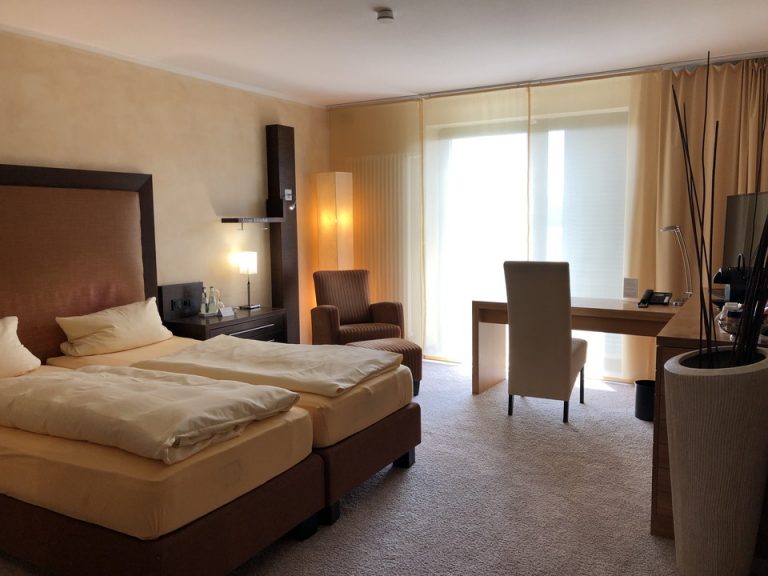 客室全体窓際方向