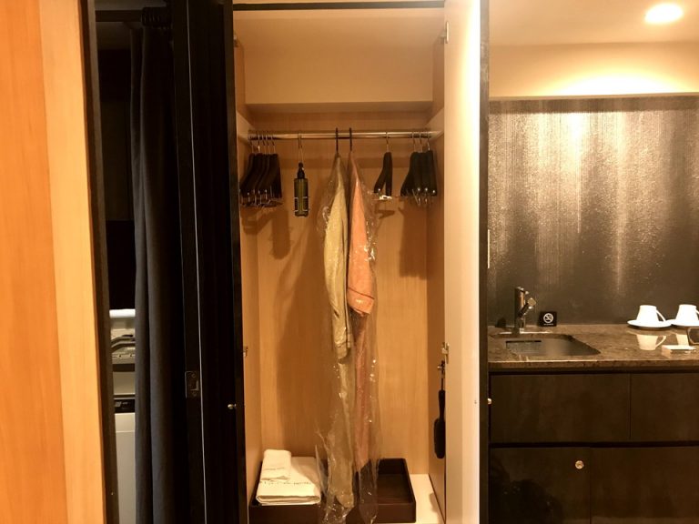 クローゼット開き