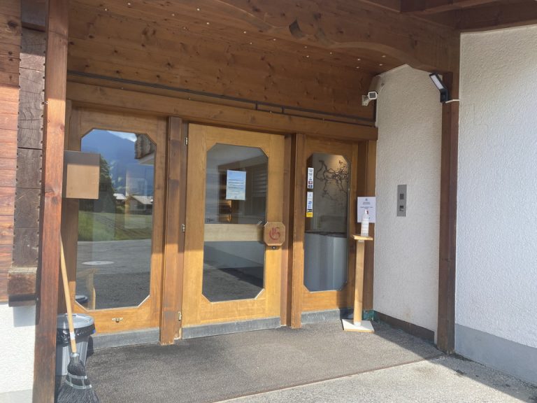 エントランス外観2