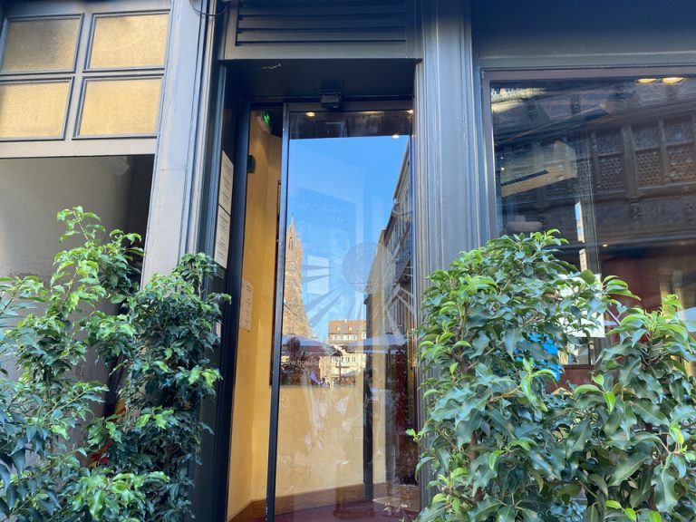 エントランス外観2