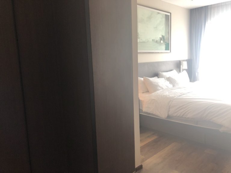 部屋全体(入り口側)