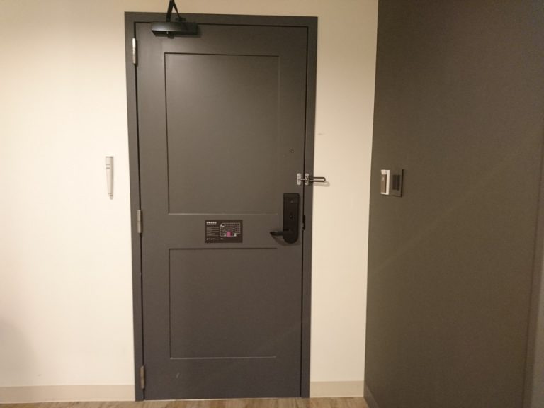 客室入口内観ドア