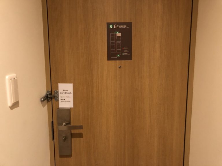 客室入口内観ドア