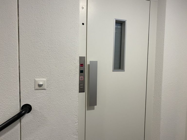 エレベーターホール客室階2