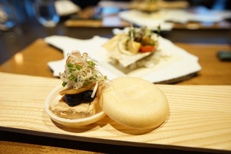 酒菜。フォアグラ最中。個人的にはこのフォアグラ最中が絶品だった。