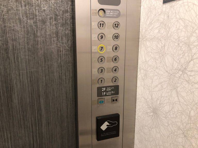 エレベーターの階数ボタン