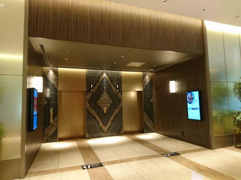 1階エレベーターホール