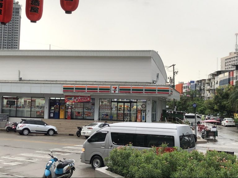 ホテル最寄りのコンビニ