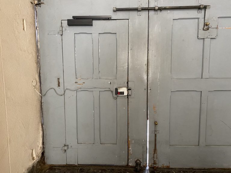 建物入口ドア(内側)