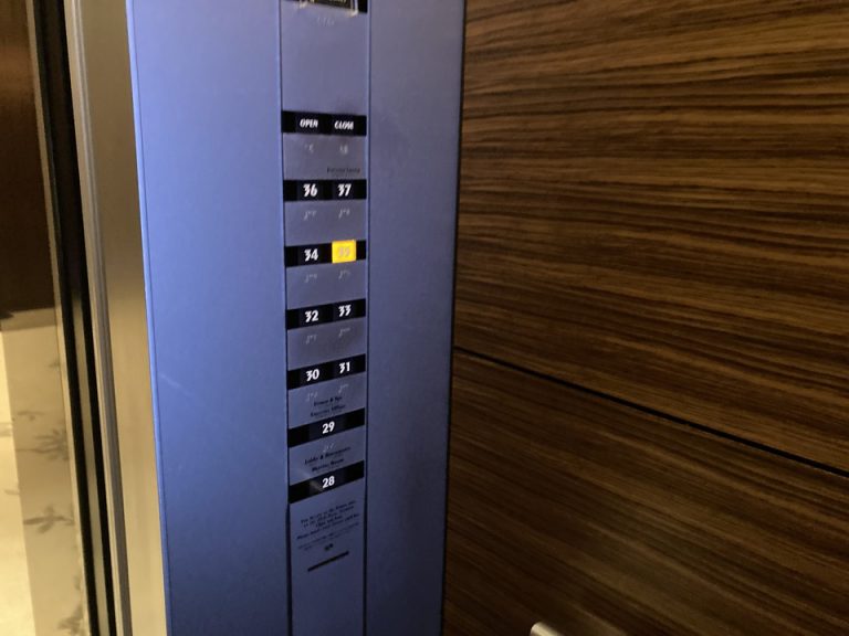 エレベーターボタン