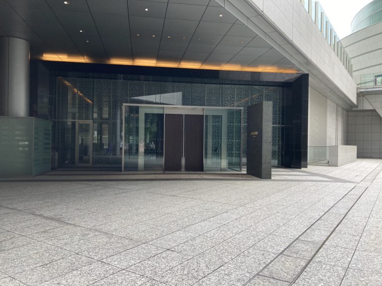 ホテル入り口