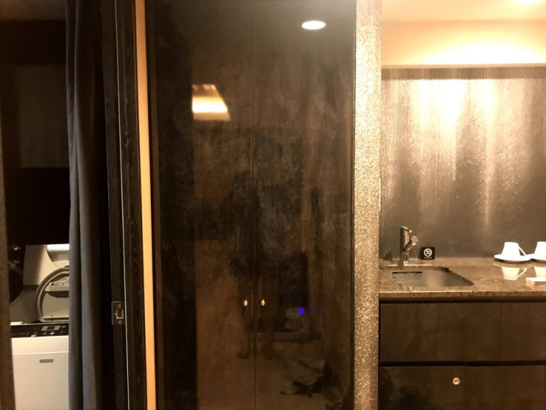 クローゼット閉じ