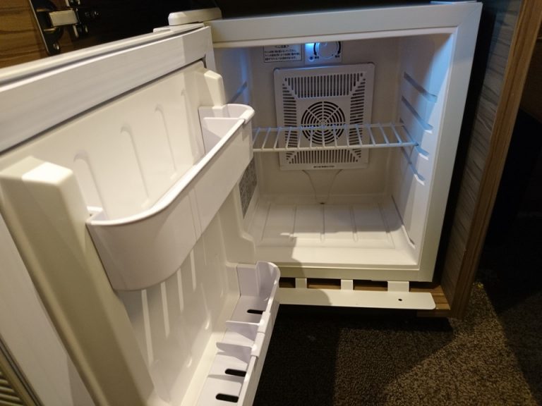 冷蔵庫(開けた状態)