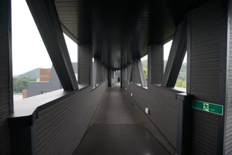 プレステージタワーからクラッシックタワーへの連絡通路