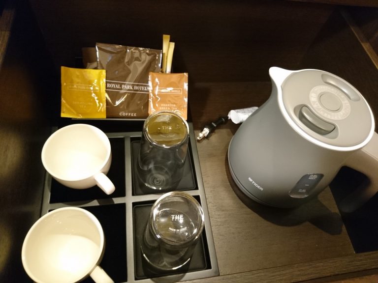 グラス、カップ、ケトル