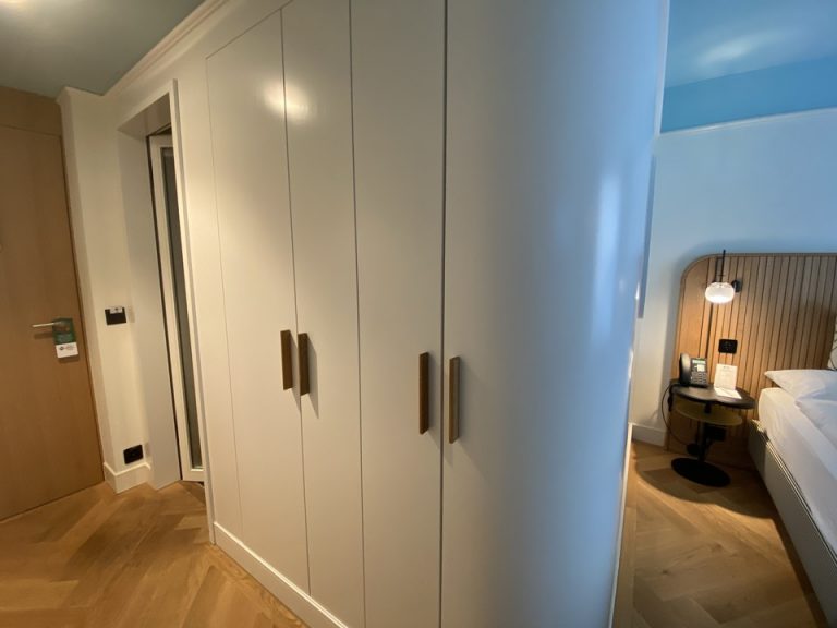 クローゼット外観2