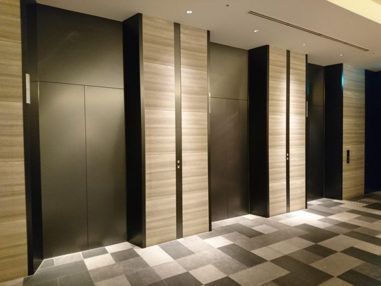 エレベーターホール2階フロント階