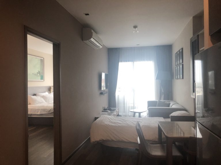 部屋全体(入り口側)(1)