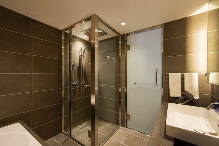 KHPTG_DeluxeTwin1204_Bathroom_MG_0260
