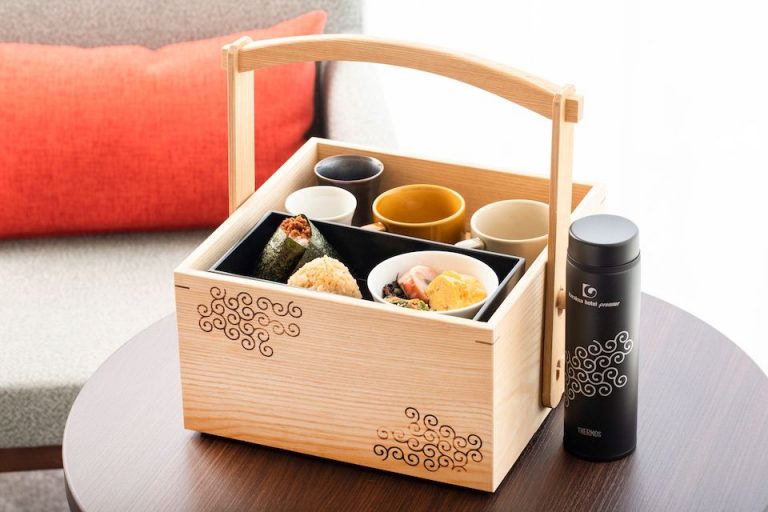 KHPTG_In-room_Breakfast_MG_0183