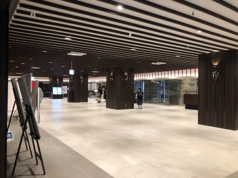 フロント・ロビー