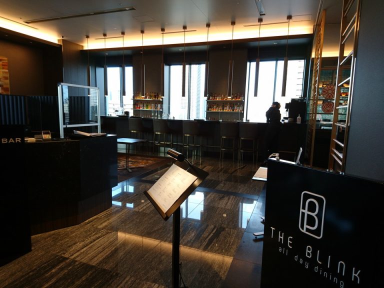 THE BAR 入口