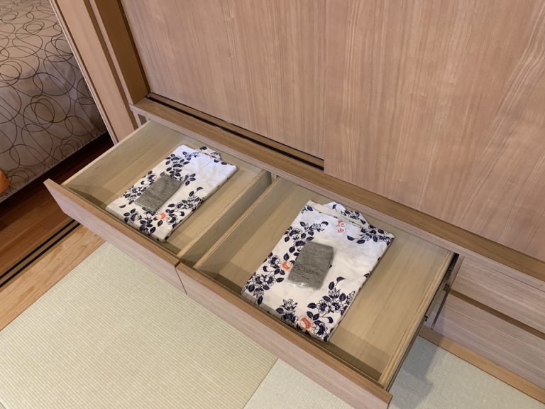 クローゼット下引き出し