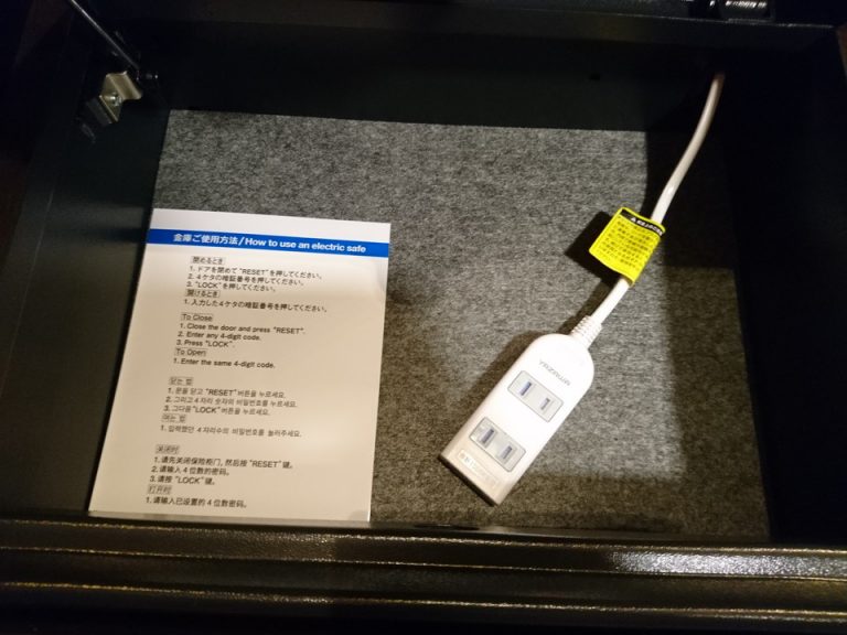 セーフティボックス(開けた状態)