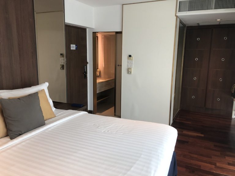 客室全体(入口方面)