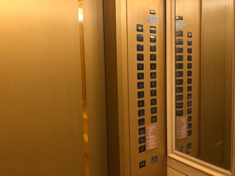 エレベーター階数ボタン