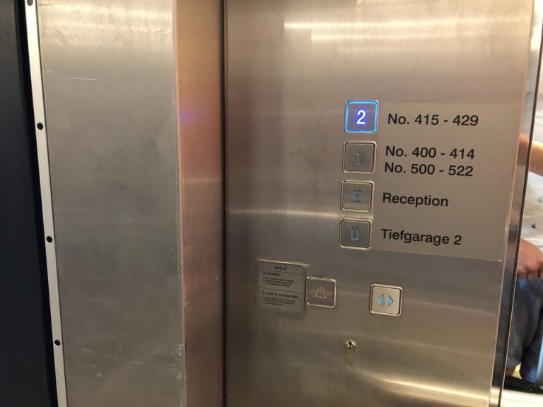 エレベーター階数ボタン