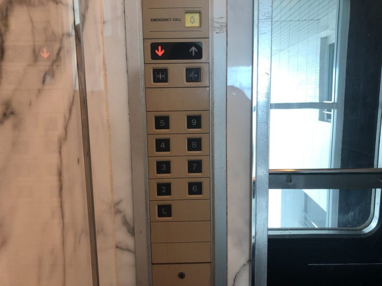 エレベーター階数ボタン