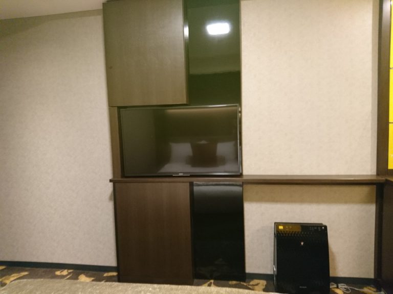 ベッド方向からTV