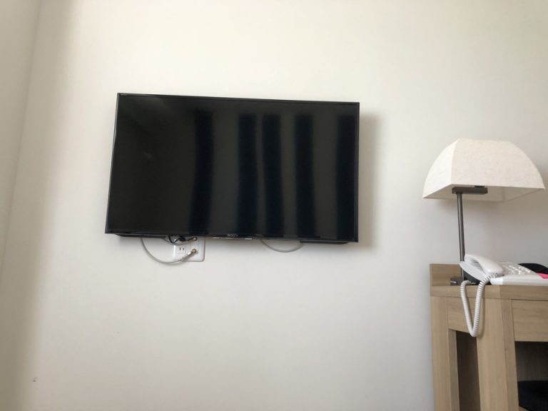 ベッド方向からTV