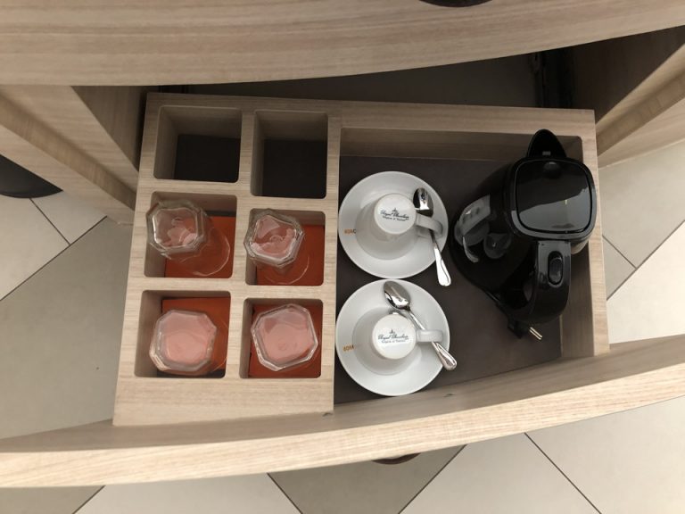 カップ、グラス、湯沸かし器