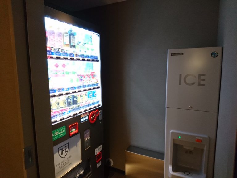 各階に自販機と製氷機