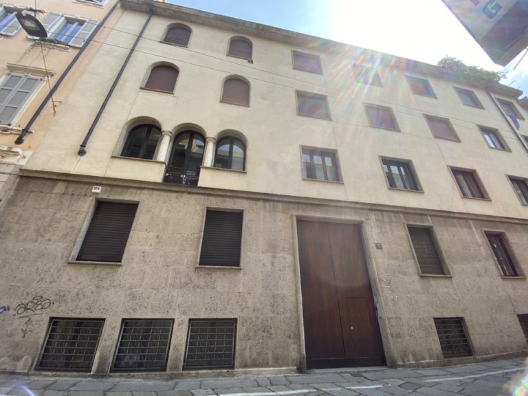 建物全体(正面)2