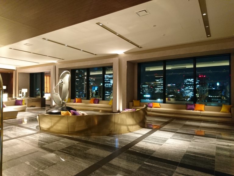 ロビーからの夜景
