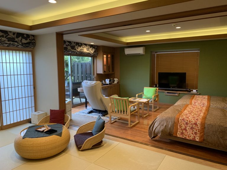 部屋全体(入口側)