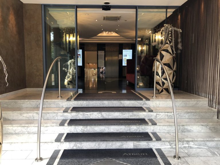 エントランス外観2