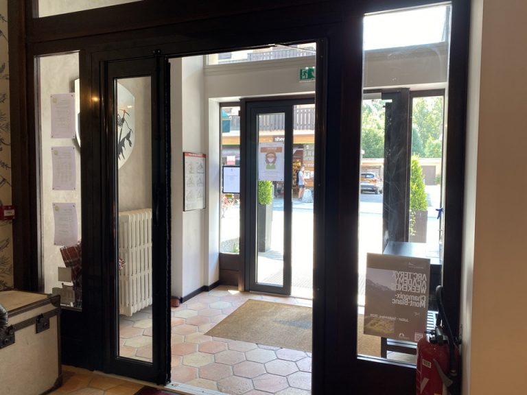 エントランス内観1