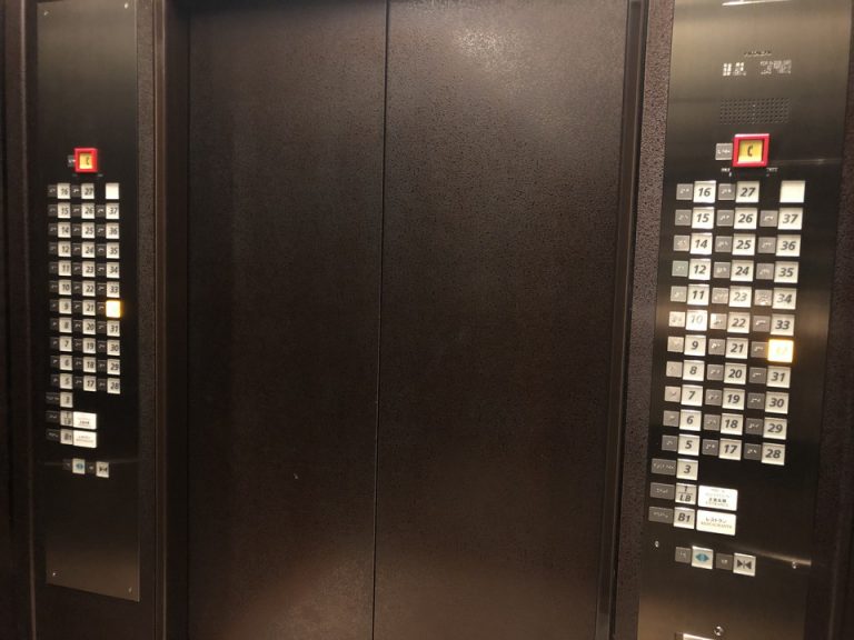 エレベーター内観