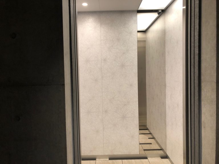 エレベーター内観